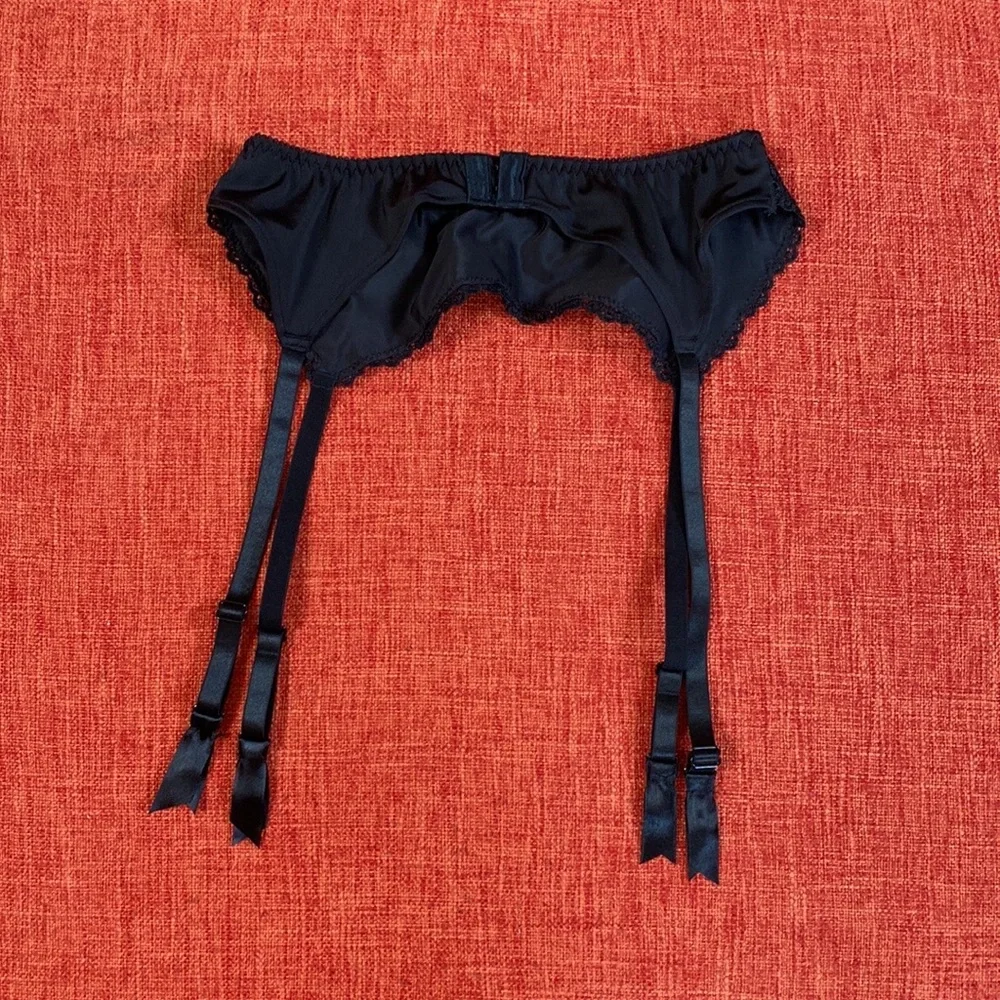 VTG Fredricks of Hollywood Black Lace Lingerie Garter Belt
